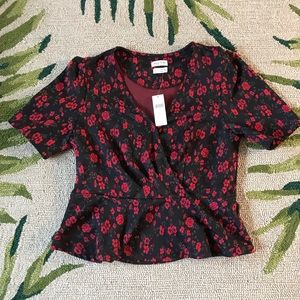 Short-sleeved peplum top 🌹